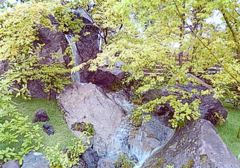溝口造園　岩・滝・癒し・庭石・紅葉